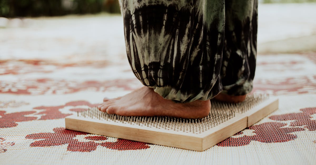 découvrez les bienfaits du tapis d'acupression : un outil efficace pour relâcher la tension, améliorer la circulation sanguine et favoriser un profond état de détente. idéal pour une utilisation à domicile, il aide à soulager le stress et les douleurs musculaires en stimulant les points d'acupression de votre corps.