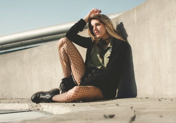 découvrez l'univers captivant des vêtement en résille, où le style audacieux rencontre l'élégance intemporelle. la résille, symbole de mode et de sensualité, offre une multitude d'options pour sublimer votre look. explorez nos conseils et tendances pour intégrer la résille à votre garde-robe.