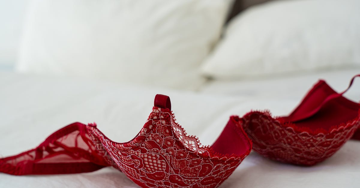 découvrez notre collection de lingerie raffinée et séduisante. des créations variées pour sublimer votre silhouette, alliant confort et élégance. trouvez le modèle parfait pour chaque occasion et exprimez votre féminité avec style.