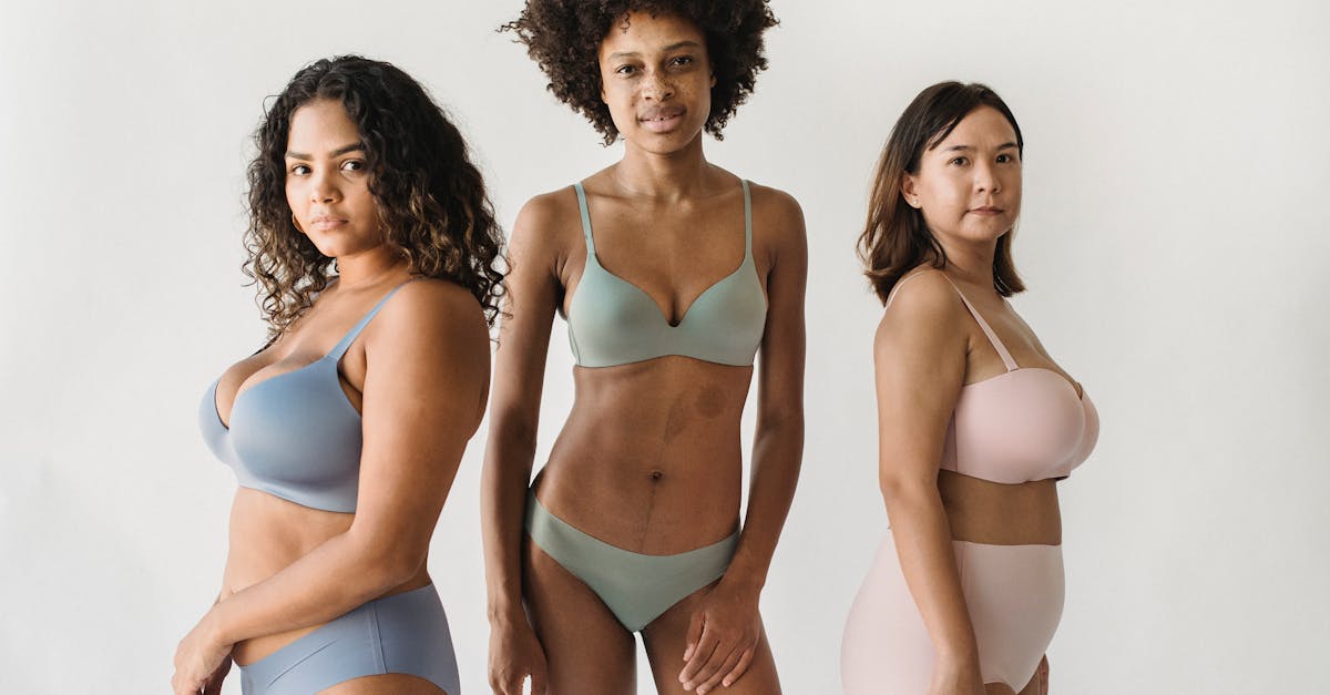 découvrez les dernières tendances en lingerie pour sublimer votre collection intime. explorez des styles variés, des matériaux innovants et des designs captivants qui allient confort et séduction. restez à la pointe de la mode avec nos conseils et inspirations.