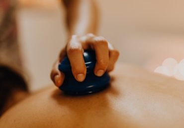 découvrez l'acupression, une méthode de guérison traditionnelle qui utilise les points de pression pour soulager le stress, améliorer la circulation et favoriser le bien-être global. explorez ses bienfaits et apprenez à l'intégrer dans votre routine quotidienne.