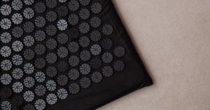 découvrez les bienfaits de l'acupression avec notre tapis d'acupression. soulagez le stress, améliorez votre circulation sanguine et relaxez-vous en profondeur grâce à cette méthode naturelle et efficace.