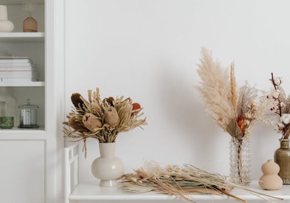 découvrez notre collection de vases décoratifs élégants qui apporteront style et charme à votre intérieur. parfaits pour mettre en valeur vos fleurs ou servir de pièces uniques, ces vases s'adaptent à tous les styles de décoration.