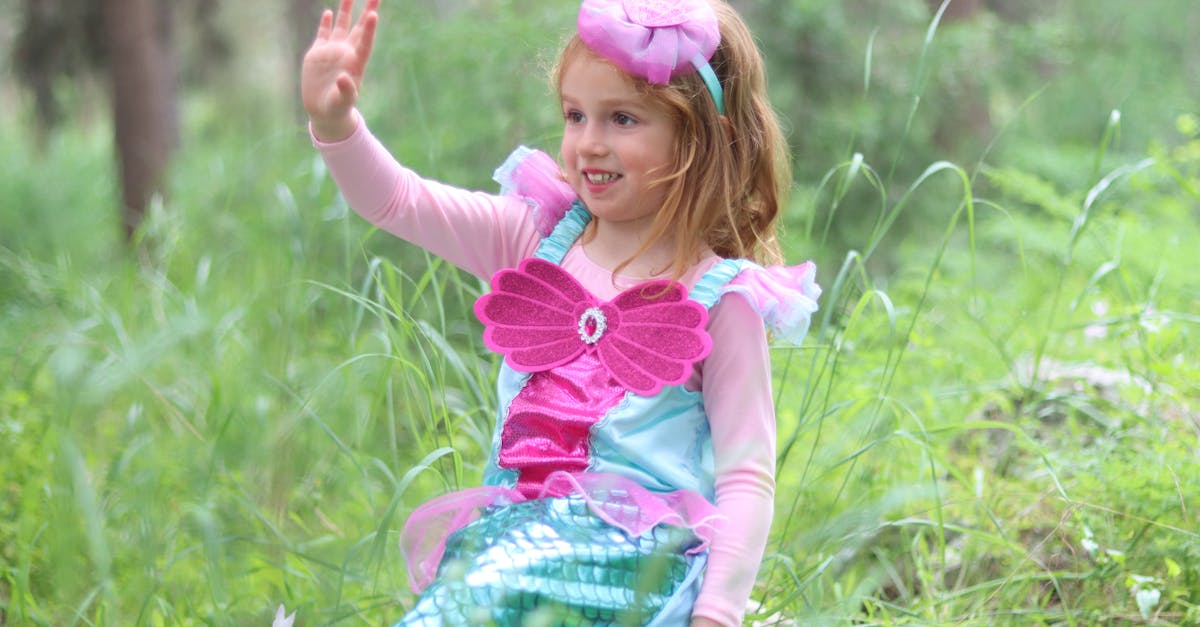 découvrez notre superbe collection de costumes de sirène, parfaits pour des fêtes, des soirées déguisées ou halloween. plongez dans l'univers féérique des sirènes avec des designs élégants et des accessoires brillants qui feront briller vos rêves d'océan.