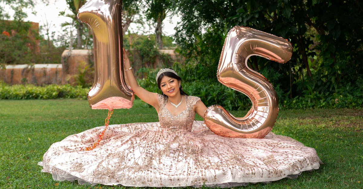 découvrez la robe de princesse parfaite pour faire rêver les petites filles ! avec ses couleurs éclatantes et ses détails enchantés, cette robe transformera chaque instant en un véritable conte de fées. idéale pour les fêtes, les anniversaires ou les jeux imaginatifs.