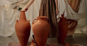 découvrez notre robe terracotta, alliant élégance et confort. parfaite pour toutes les occasions, elle mettra en valeur votre silhouette tout en ajoutant une touche de chaleur à votre garde-robe. craquez pour son design unique et ses couleurs tendance !