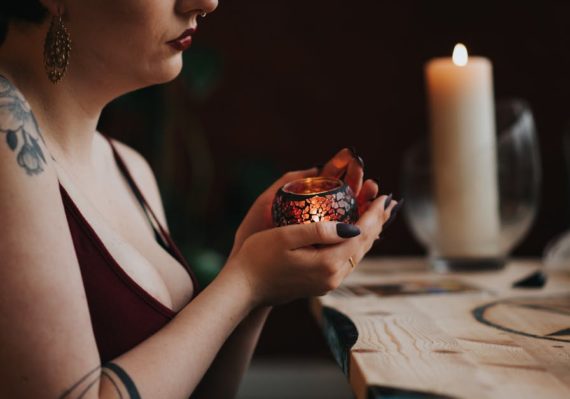 découvrez notre collection unique de bijoux en bois, alliant élégance et naturel. chaque pièce est fabriquée artisanalement avec des matériaux durables pour un style authentique. idéal pour ceux qui recherchent des accessoires originaux et respectueux de l'environnement.
