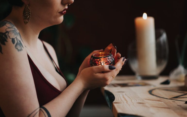 découvrez notre collection unique de bijoux en bois, alliant élégance et naturel. chaque pièce est fabriquée artisanalement avec des matériaux durables pour un style authentique. idéal pour ceux qui recherchent des accessoires originaux et respectueux de l'environnement.