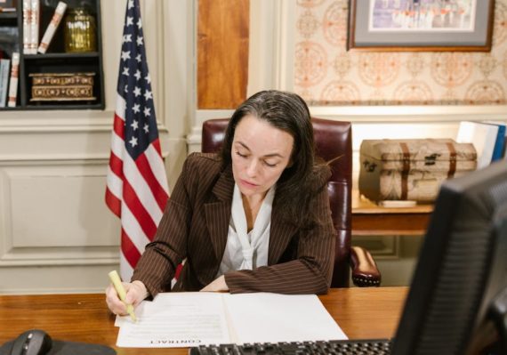 découvrez nos services juridiques professionnels : conseils, accompagnement et défense de vos droits par des avocats expérimentés. obtenez une assistance sur mesure pour toutes vos démarches légales.