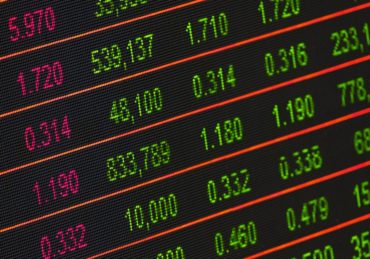 découvrez le trading : comment investir sur les marchés financiers, comprendre les stratégies et outils indispensables, et gérer les risques pour optimiser vos placements.