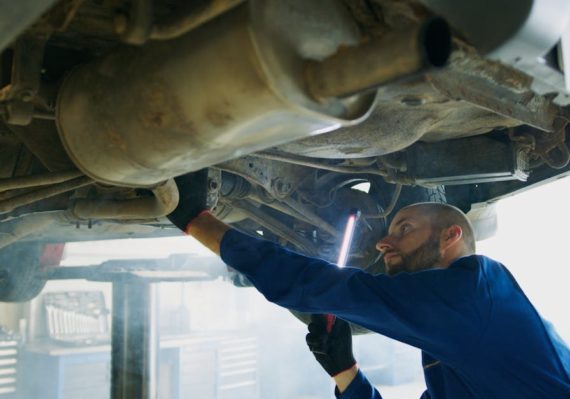 découvrez nos conseils et astuces pour l'entretien et la maintenance de votre véhicule afin d'assurer sa fiabilité, prolonger sa durée de vie et garantir votre sécurité sur la route.